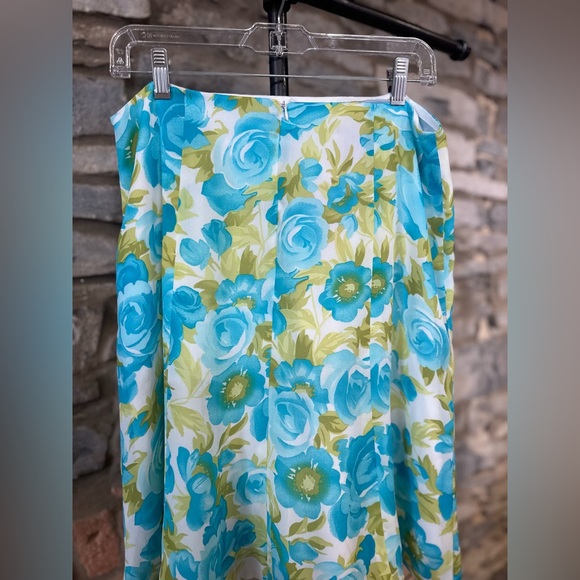 Reitmans blue/green floral skirt - Picture 3 of 3